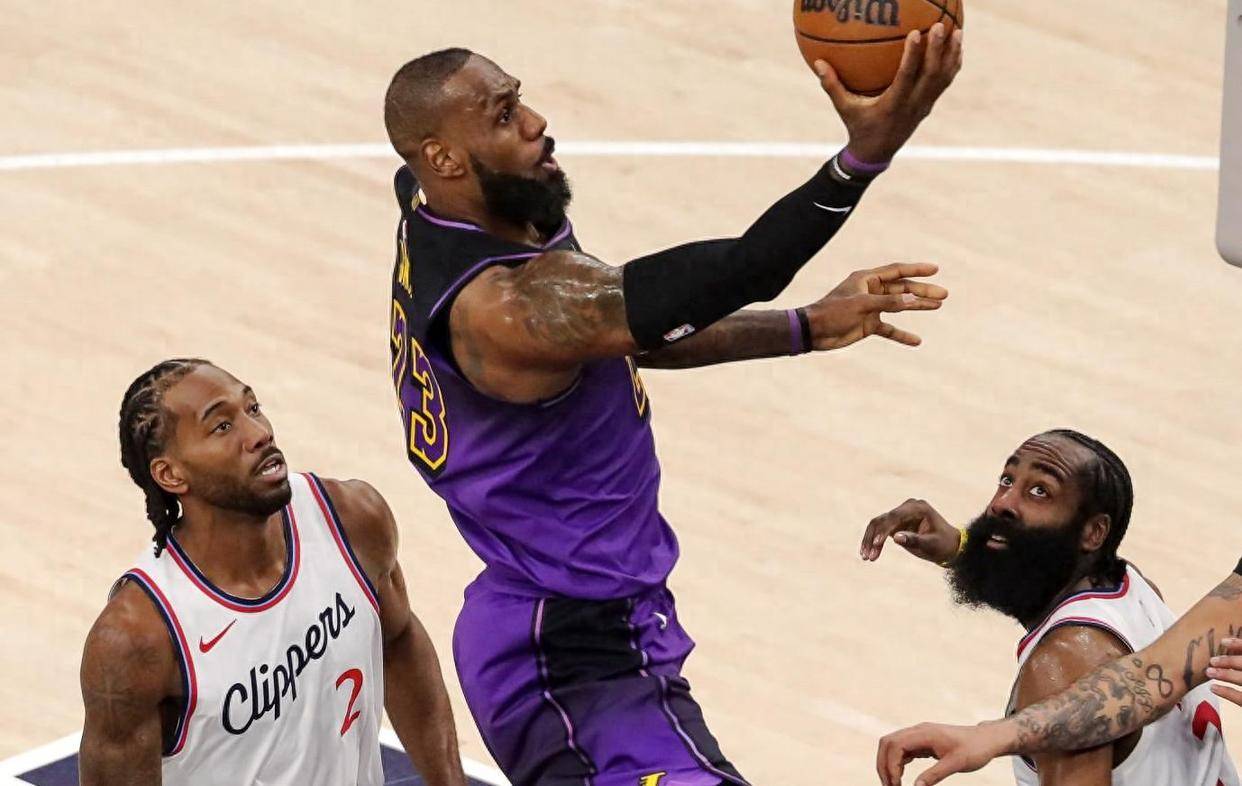 火箭二少合砍分，赢得洛城德比战