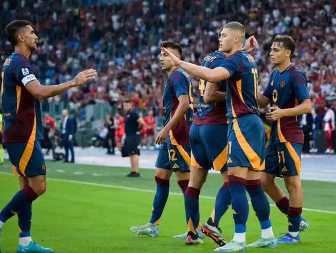 阿贾克斯赛前列队欢迎波尔图，尊重对手尽显风度！的简单介绍