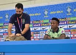 关于维尼修斯主帅豪言：今晚必须击败C罗，否则辞职！的信息