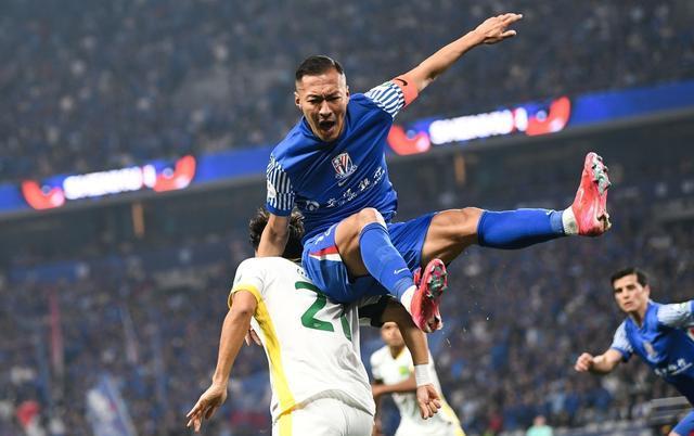 申花今日表现抢眼，国安整场无解，教练赛后亲自拥抱的简单介绍